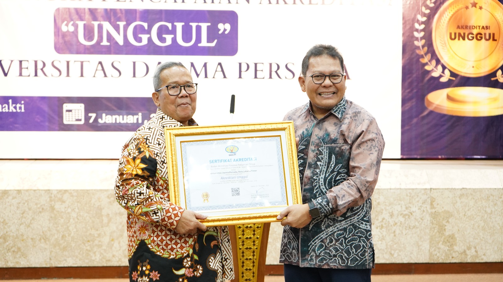 Penyerahan Sertifikat Akreditasi Unggul UNSADA